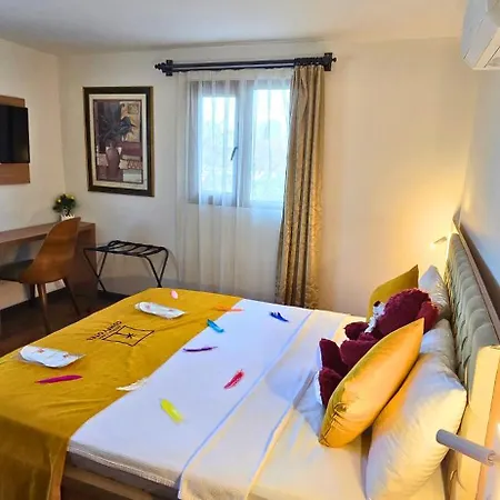 Hotel Comfy Lara *
