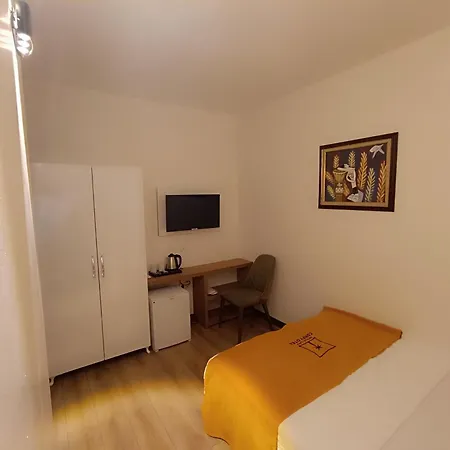 Comfy Lara Hotel